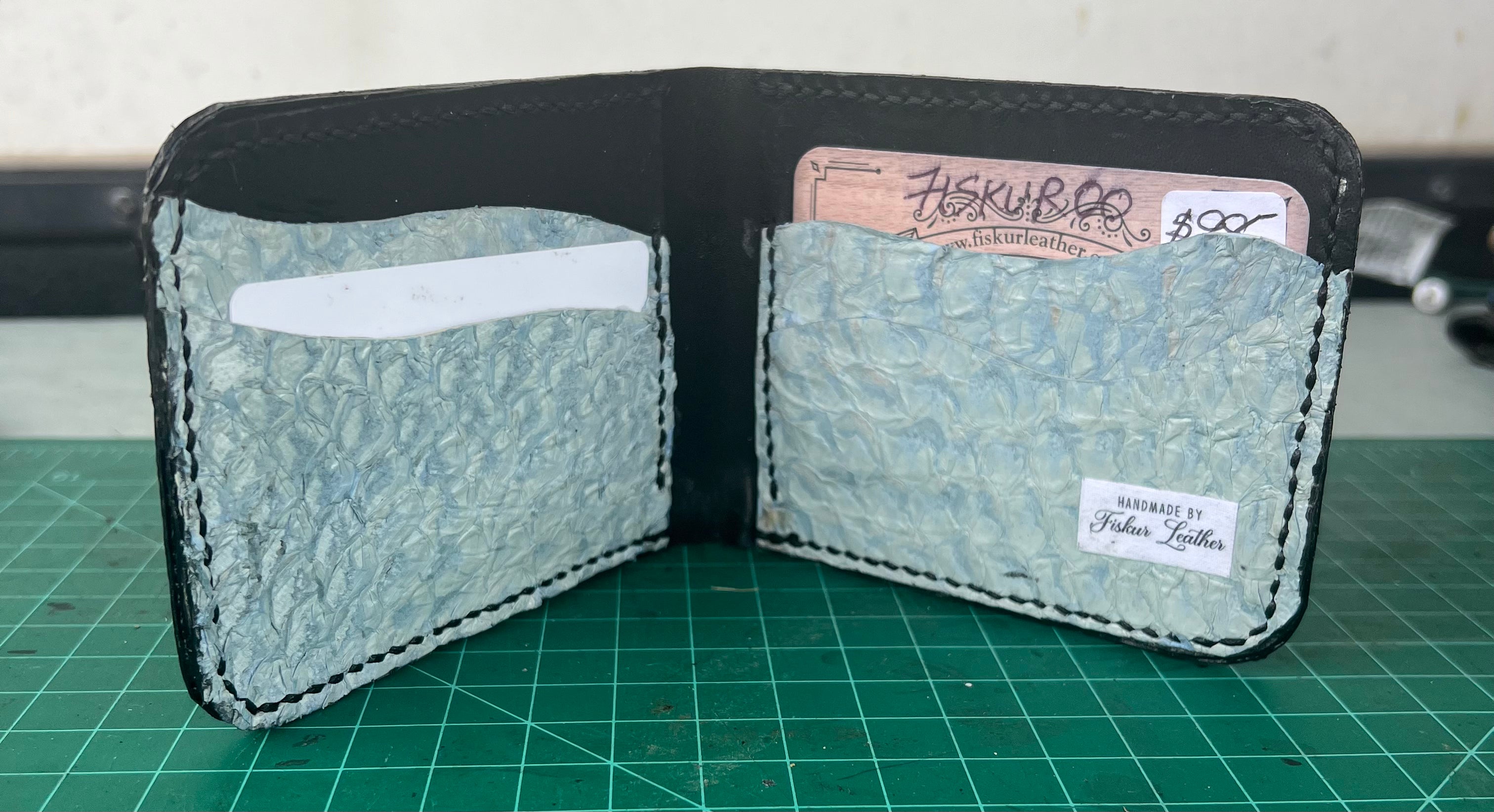 Fiskuroo hidden pocket bifold wallet