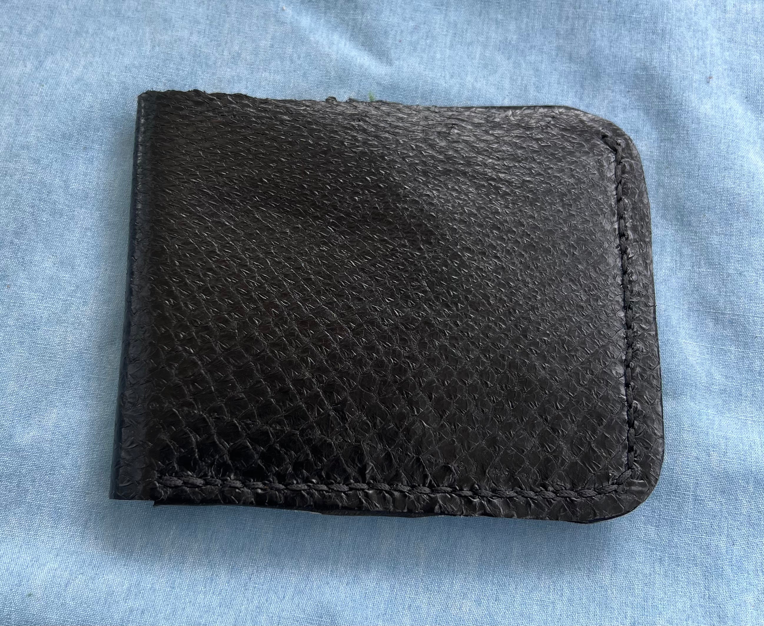 Fiskuroo hidden pocket bifold wallet